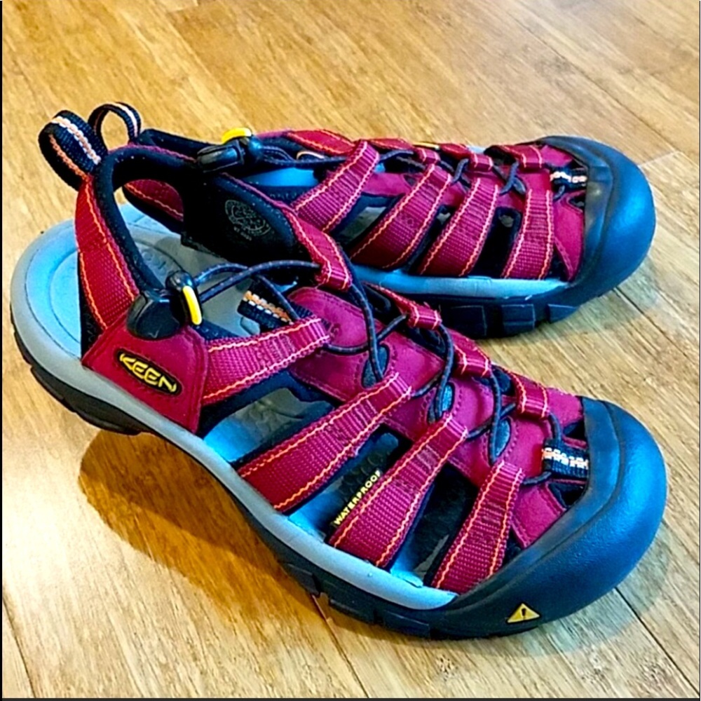 KEEN newport waterproof sandals size 6.5